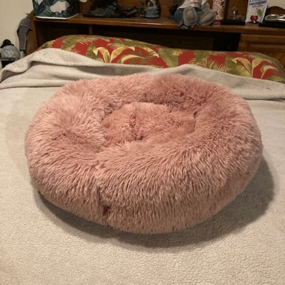 Best Friends by Sheri calming bed - Picture 1 of 9